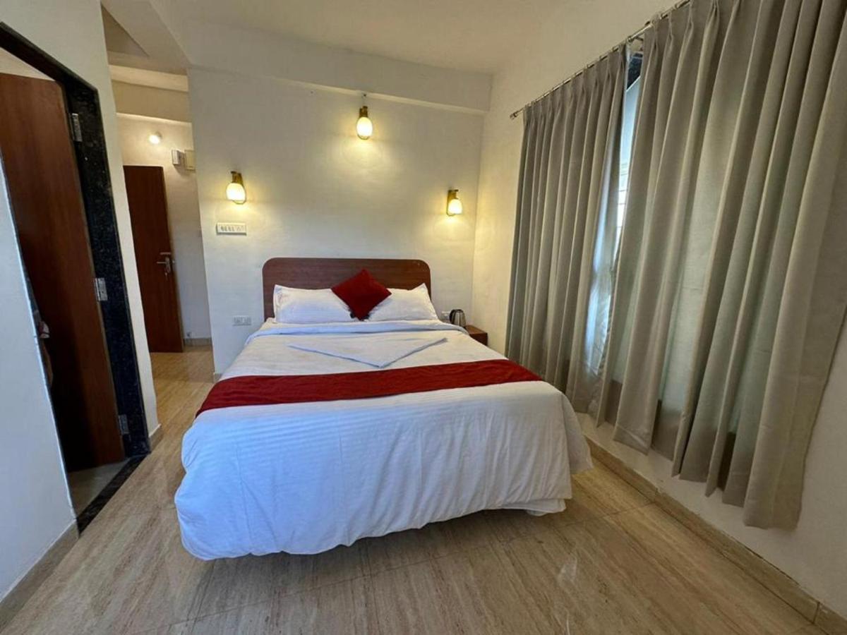 Hotel Sandesh Palace Лонавла Екстер'єр фото