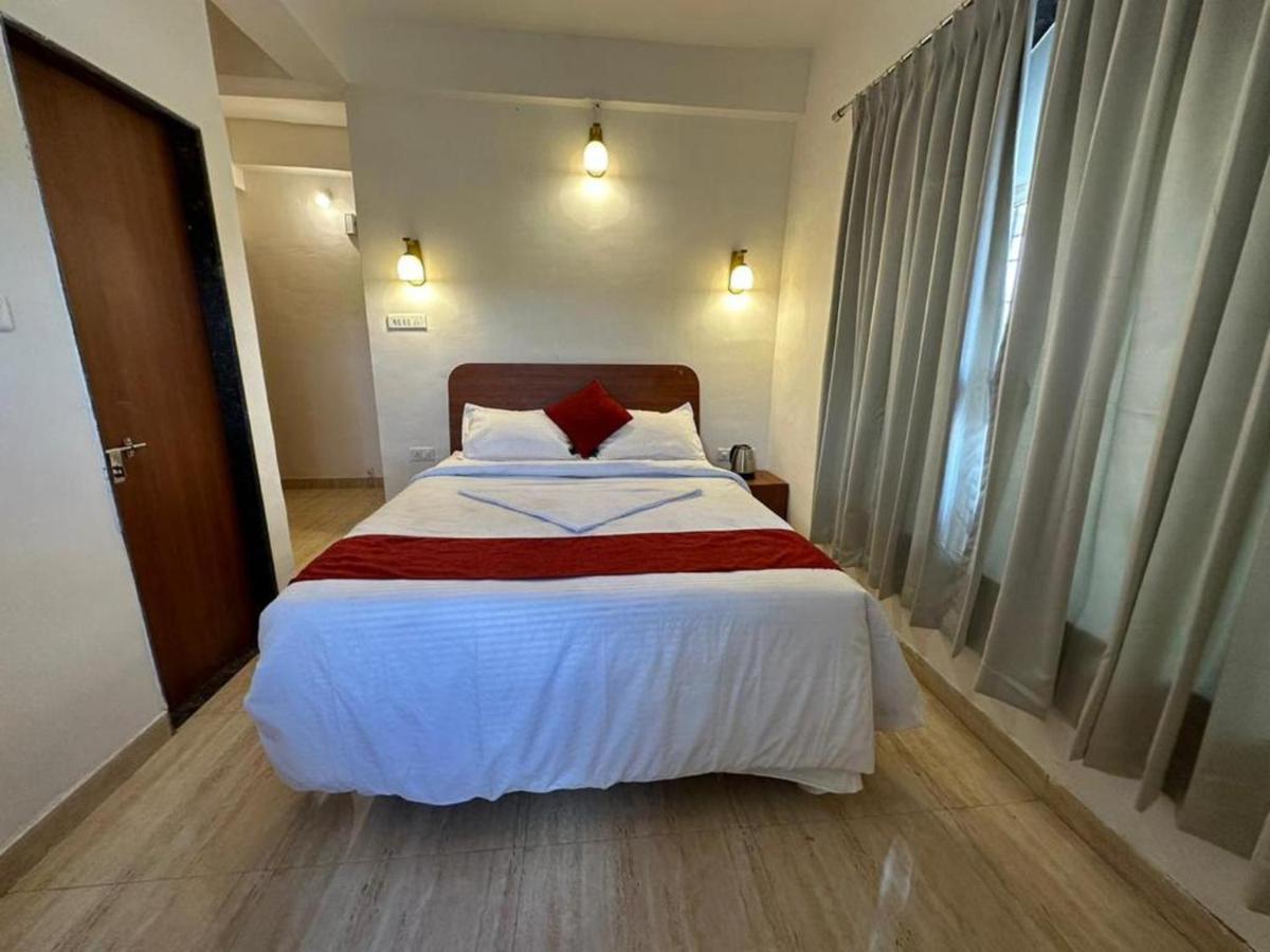 Hotel Sandesh Palace Лонавла Екстер'єр фото