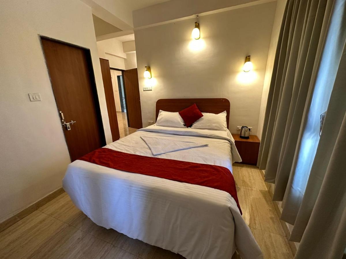 Hotel Sandesh Palace Лонавла Екстер'єр фото