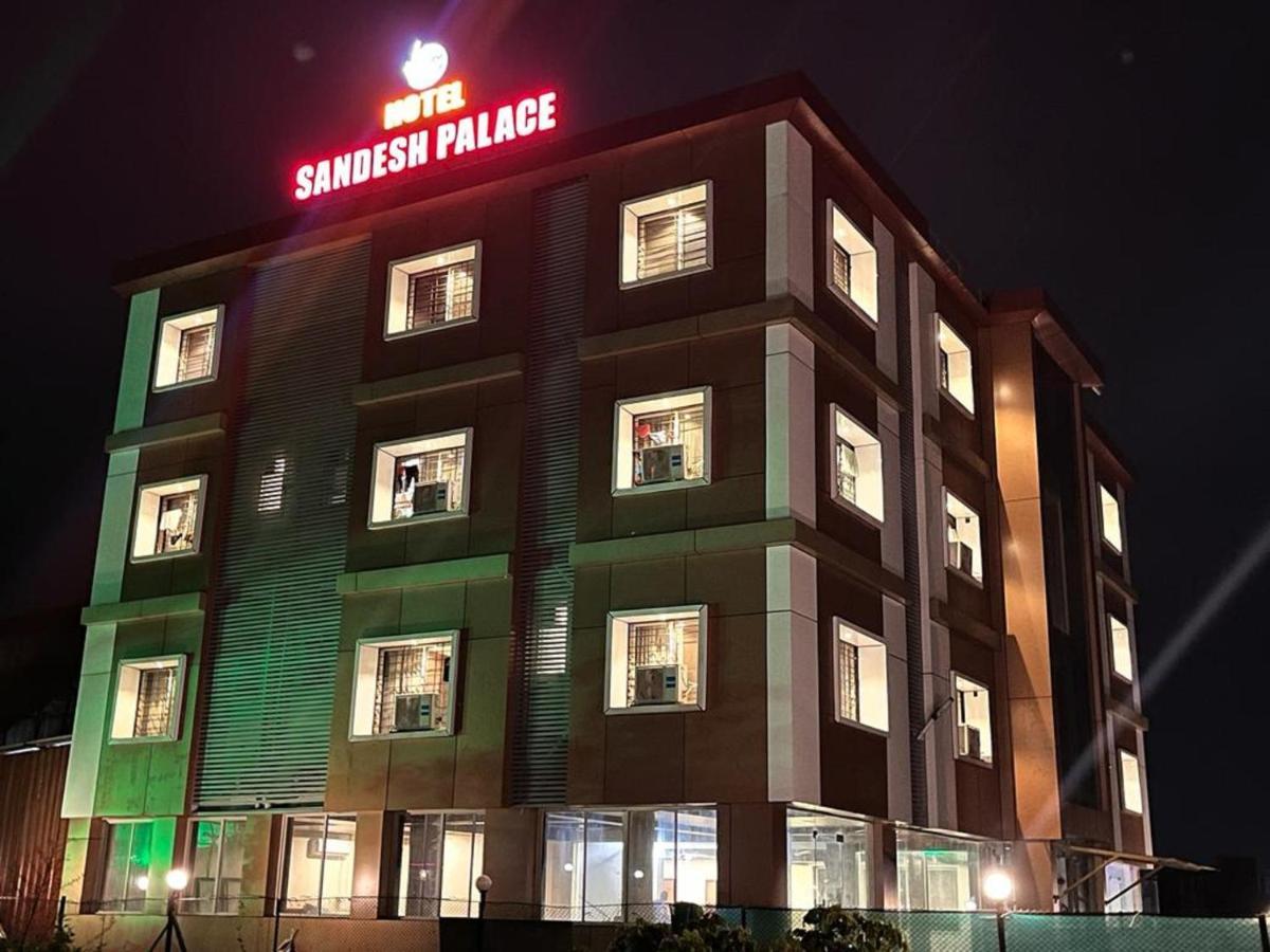 Hotel Sandesh Palace Лонавла Екстер'єр фото