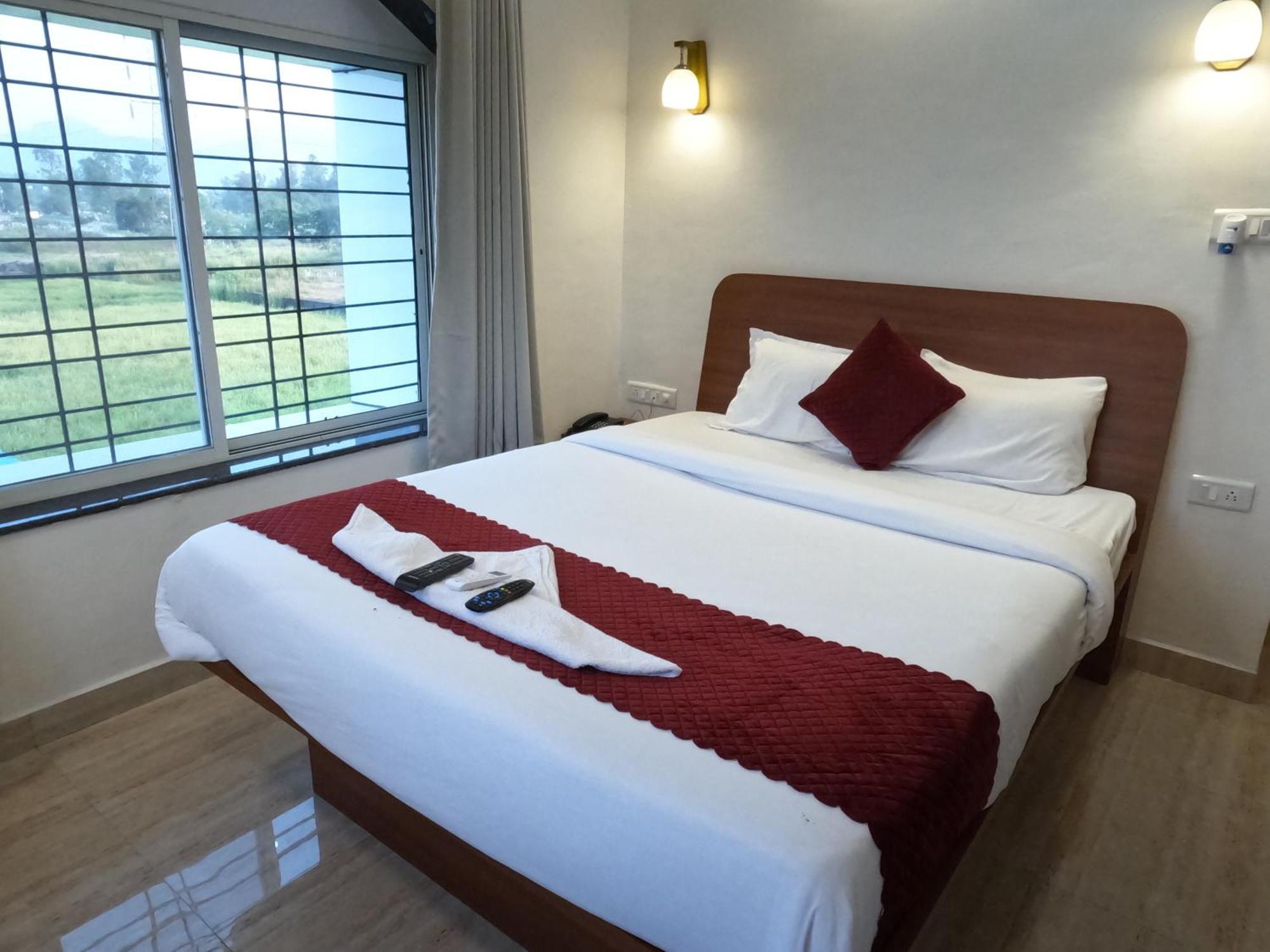 Hotel Sandesh Palace Лонавла Екстер'єр фото
